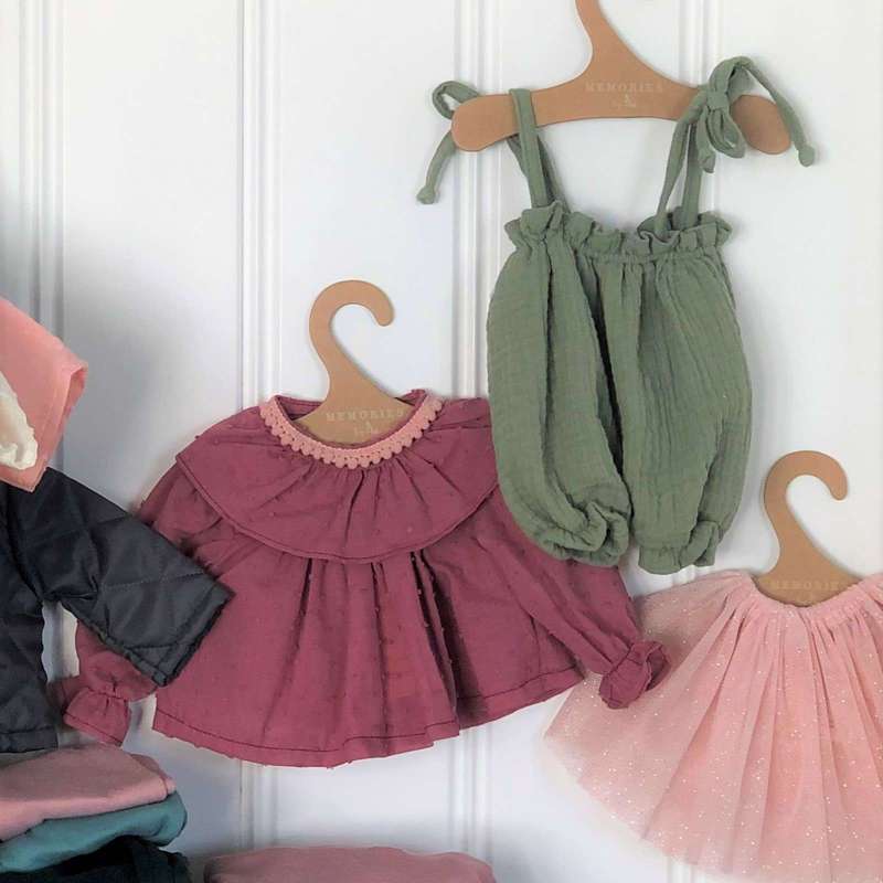 Memories by Así Puppenspielzeug - 43-46 cm. - Hemd mit Kragen - Weinrot