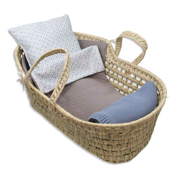 Memories by Así Аксесоари за кукли - 43-46 см. - Куклен кош в плетеница - с. Съдържание - Винтидж принт