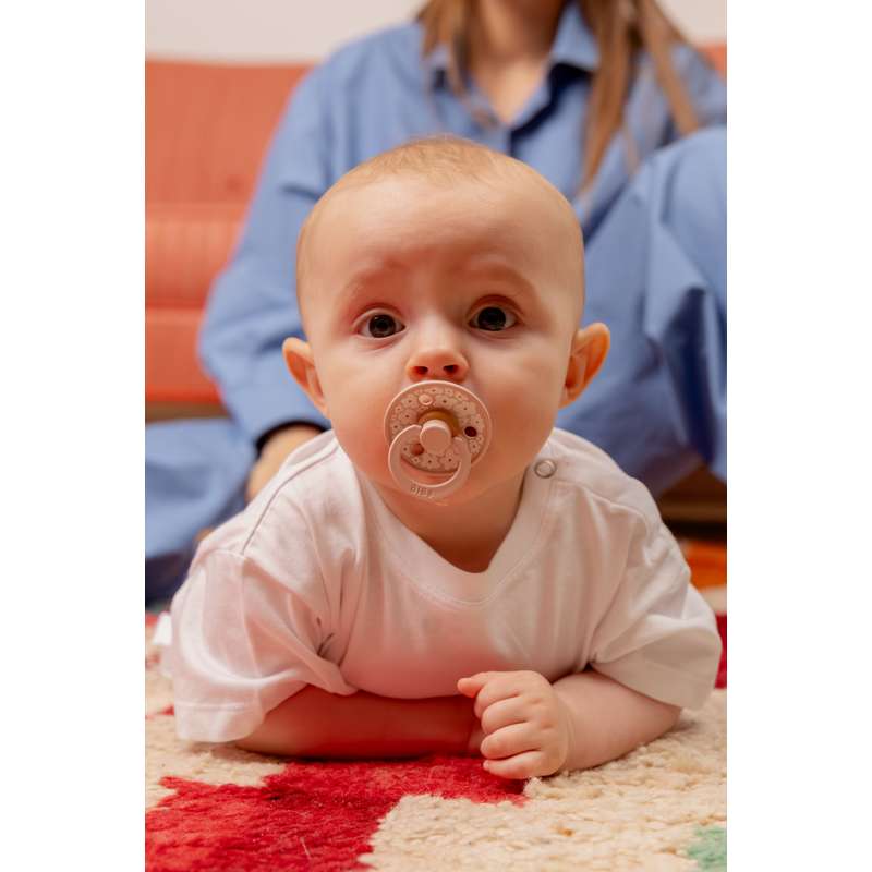 Bibs Rund Colour Smokk - str. 2 - naturgummi - Studio - Jasmine Field - Blush