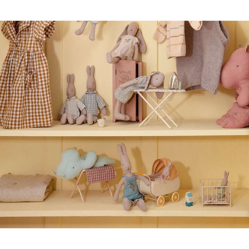 Maileg Changing table - Miniature - Red net