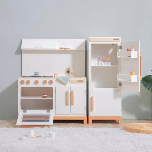 Play kitchen and accessories 