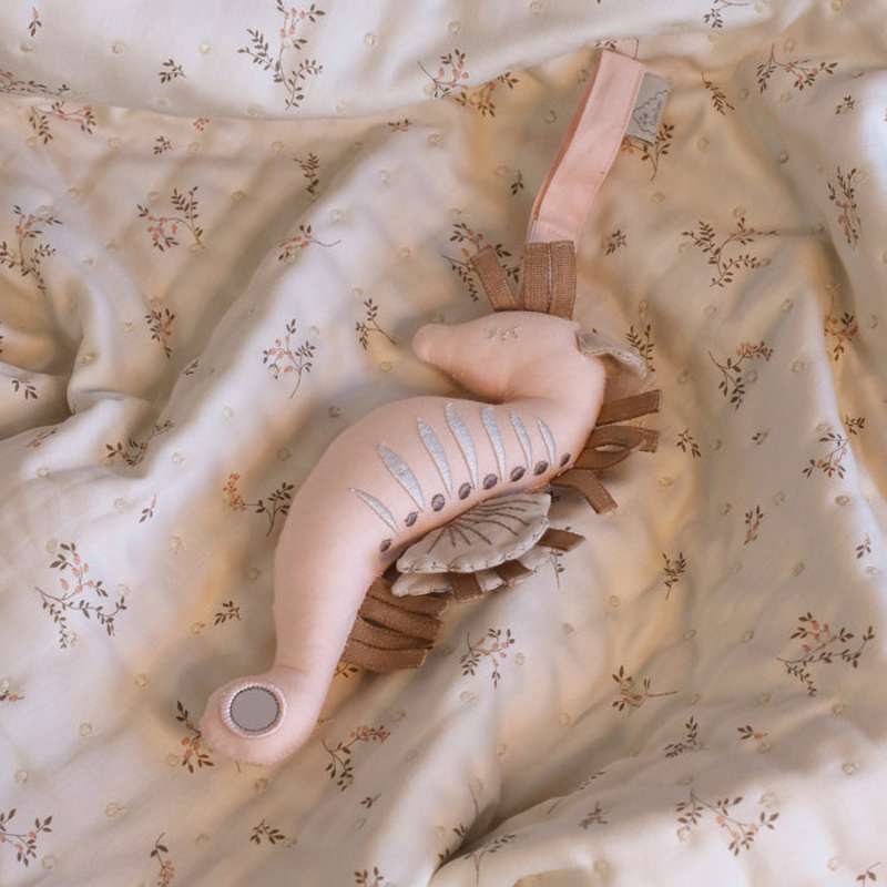 Cam Cam Copenhagen Activity toy - Seahorse - OCS - Coral 