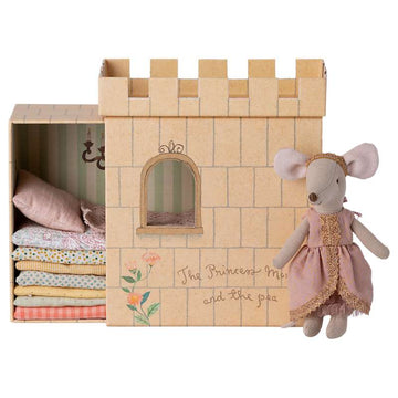 Maileg The Princess and the Pea - Big Sister Mouse with Castle - Rosa 