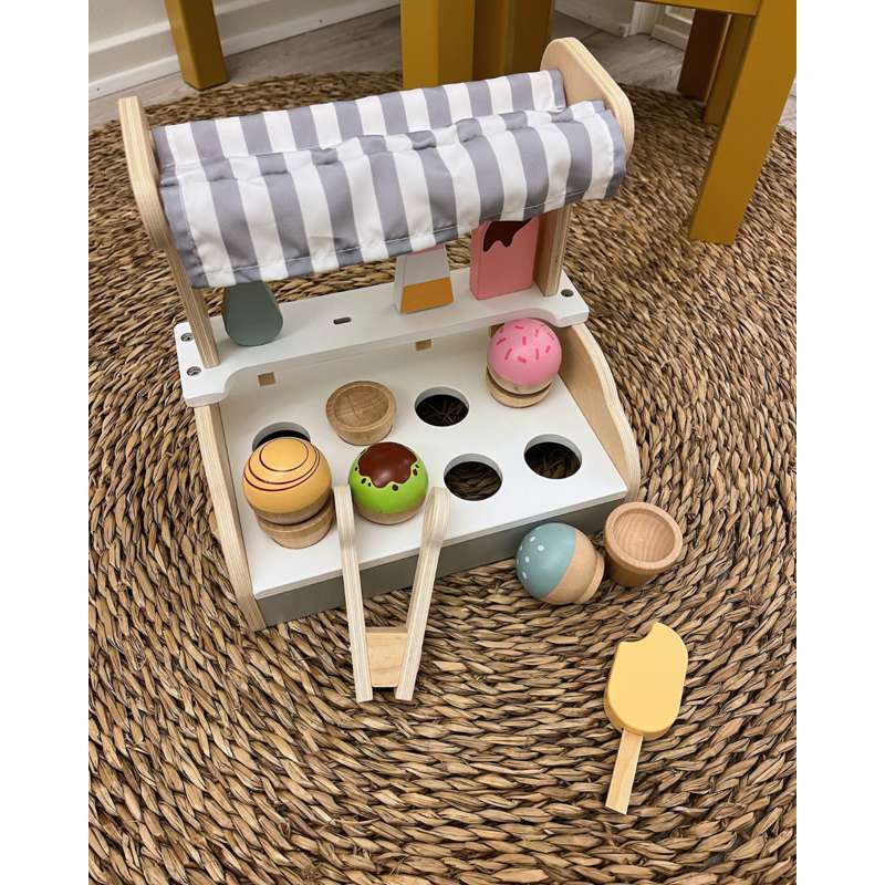 Kid'oh Ice cream shop with wooden accessories 