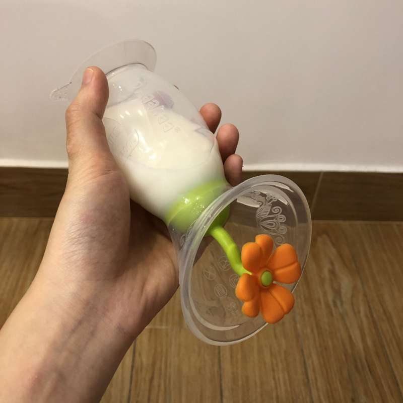 Haakaa Breast Pump with Flower Stoppers - 100ml.
